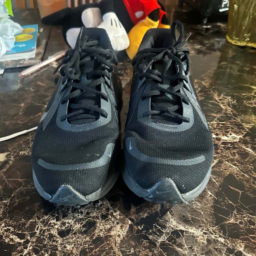 Size 10 - Nike Quest 5 Black 2022